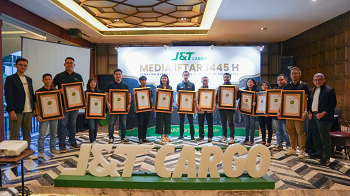 J&T Cargo Beri Penghargaan “Best Service Outlet” kepada Mitra dengan Pelayanan Terbaik