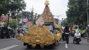 Parade Grebeg Ketupat (Riyoyo Ketupat) di Kota Batu