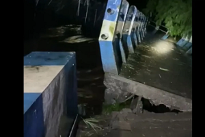 Jembatan Putus, Warga Mengungsi Akibat Banjir Lahar Semeru