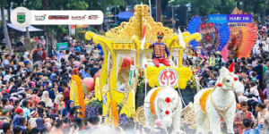 Mobil Hias The Beauty of Shinning Batu Meriahkan Peringatan HUT ke-44 Dekranas dan Hari Kesatuan Gerak PKK di Solo