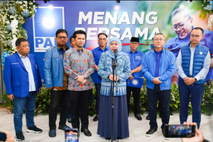 PAN Resmi Serahkan SK Rekom Pilgub Jatim 2024 untuk Khofifah-Emil, Khofifah: Alhamdulillah Dukungan Parpol Semakin Solid