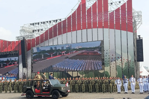 Presiden Joko Widodo Pimpin Upacara Peringatan HUT TNI ke-79 di Monas