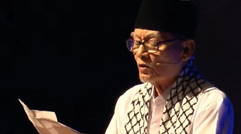 KH. D. Zawawi Imron: Potret Kesederhanaan yang Menginspirasi Dunia Sastra